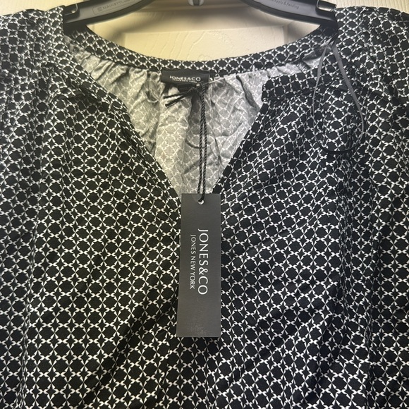 NWT blouse - Picture 3 of 3